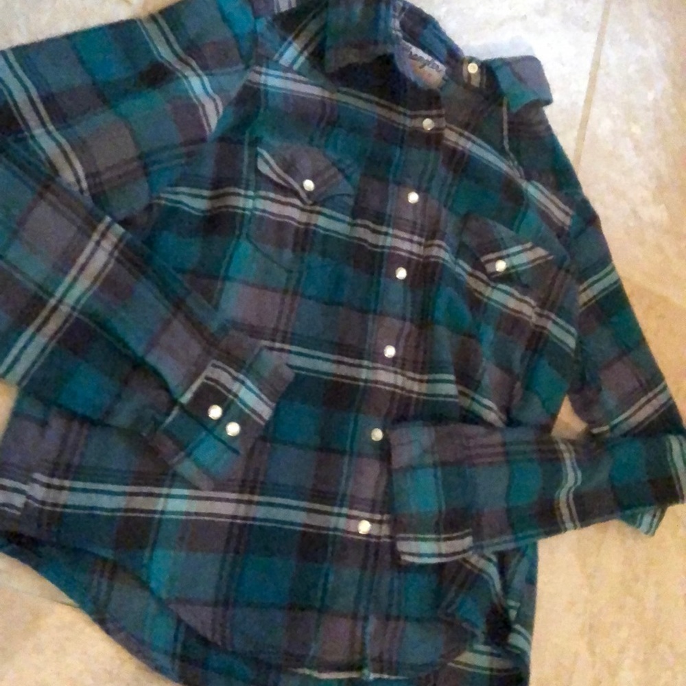 flannel shirt.blue plaid white buttons